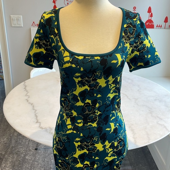 NWT ZAC BY ZAC POSEN STRETCH KNIT BODY CON DRESS IN GREEN FLORAL. M - Picture 3 of 11